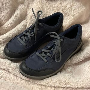 Clarks size 8 M EU39 walking shoes